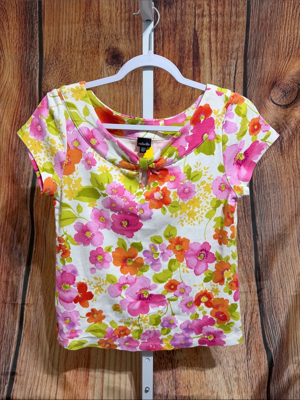 🚨(4/$10) Rafaella Colorful Keyhole Front Top Size M